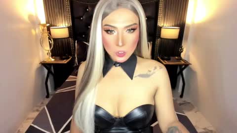 _natashacooper_ online show from May 2026 10:21:02 AM