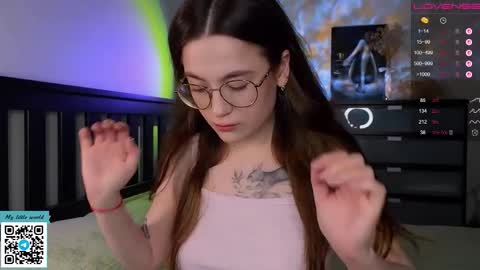 Snapshot of _nemalkovamia chatting on October 2025 12:27:01 PM Mia with a big heart online show from October 2025 12:27:01 PM