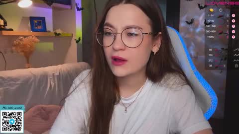 Snapshot of _nemalkovamia chatting on November 2025 02:12:01 AM Mia with a big heart online show from November 2025 02:12:01 AM