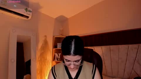 Niah  You can call me Ni or cutie haha online show from March 2026 09:06:01 PM