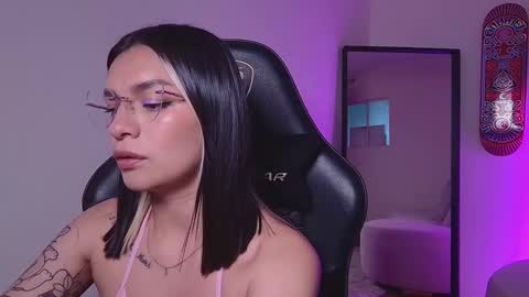 Mai   MODEL INDEPENT  online show from November 2025 09:58:01 PM