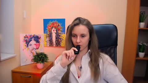 Snapshot of _nicole_new chatting on February 2025 12:48:02 PM Nica online show from February 2025 12:48:02 PM