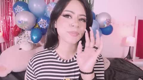 niiky online show from December 2024 06:59:02 PM