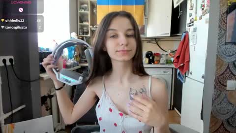 Snapshot of _nika_kik chatting on April 2026 07:14:01 AM Nika online show from April 2026 07:14:01 AM