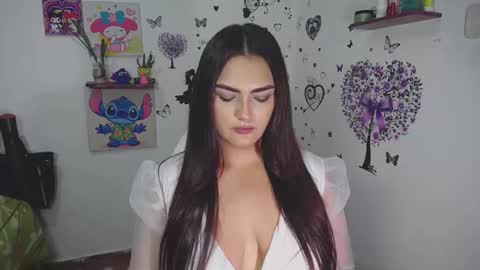 Snapshot of _ninahot chatting on November 2025 06:39:01 PM Nina online show from November 2025 06:39:01 PM