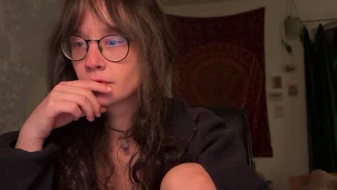 Mila online show from April 2026 09:45:01 PM