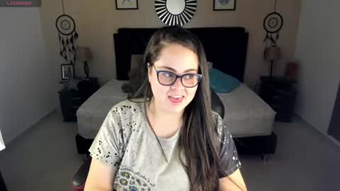 Snapshot of _oliviajoness chatting on June 2026 12:25:01 PM Olivia jones online show from June 2026 12:25:01 PM