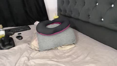 _pamelaqueen_ online show from January 2026 12:25:01 AM