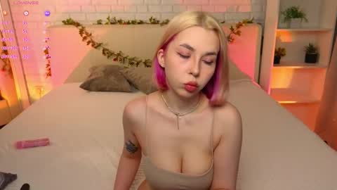 Merlizz Eva Jane Mila Nicole  left to right  online show from March 2026 08:11:01 PM