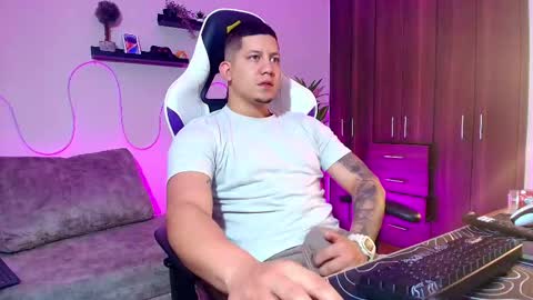 Roberto online show from March 2025 01:38:02 PM