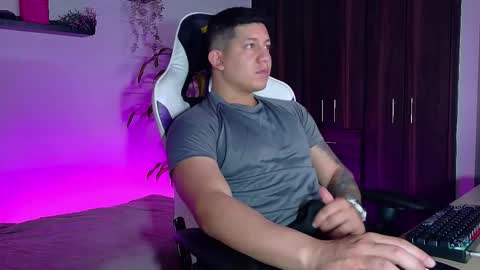 Roberto online show from October 2025 12:50:01 PM