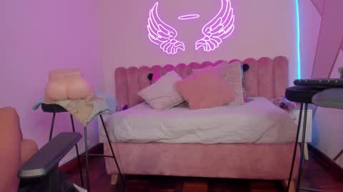 Snapshot of _scarletmoore chatting on January 2025 03:57:02 PM Scarlett online show from January 2025 03:57:02 PM