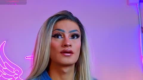 Snapshot of _scarletmoore chatting on October 2025 10:02:02 AM Scarlett online show from October 2025 10:02:02 AM