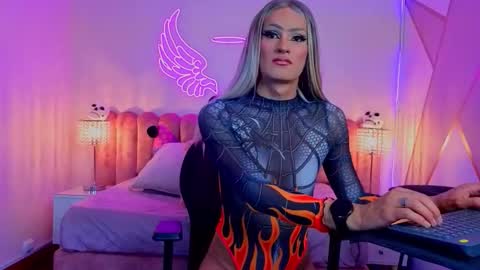 Snapshot of _scarletmoore chatting on October 2025 07:43:02 AM Scarlett online show from October 2025 07:43:02 AM