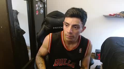 Snapshot of _schnnneider_ chatting on May 2026 05:17:02 PM SCHNEIDER online show from May 2026 05:17:02 PM
