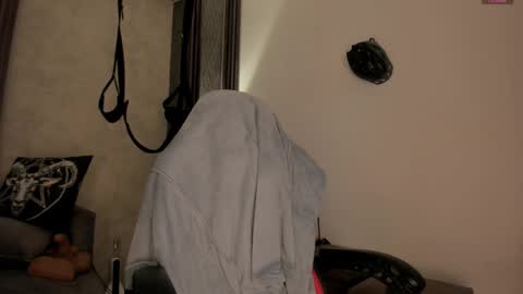 Selene online show from November 2025 04:32:02 PM