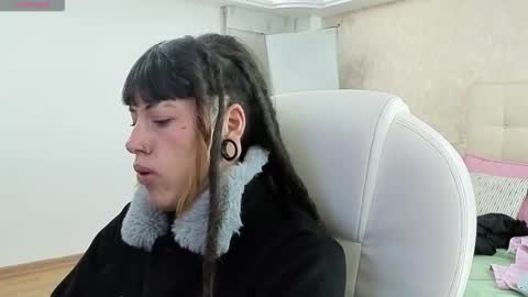 _sharlotte777 online show from December 2025 01:17:01 PM