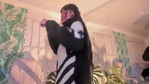 _sharlotte777 online show from December 2025 02:24:01 PM