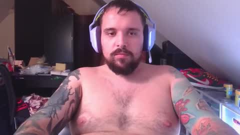 _smiley_bear27 online show from October 2025 08:37:01 AM