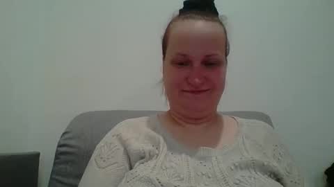 Snapshot of _squirty_pussyyy_ chatting on October 2025 03:04:02 AM Melisa online show from October 2025 03:04:02 AM