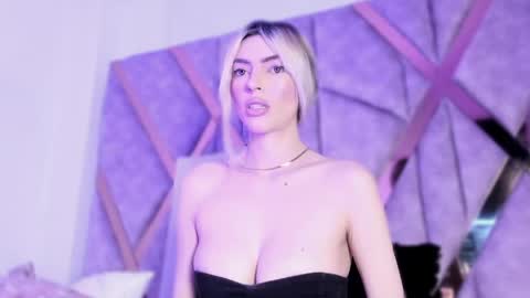 Snapshot of _stacypeach_ chatting on May 2026 04:40:01 AM Stacy peach online show from May 2026 04:40:01 AM