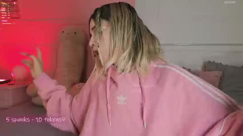 _tammarra_ online show from September 2025 01:34:01 PM