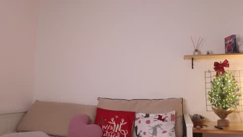 Annie online show from January 2025 04:41:02 AM