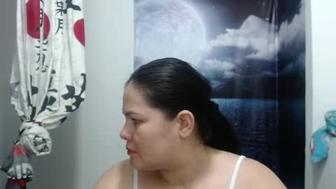 Snapshot of _thamaraa_ chatting on April 2026 01:11:01 AM Tamara online show from April 2026 01:11:01 AM