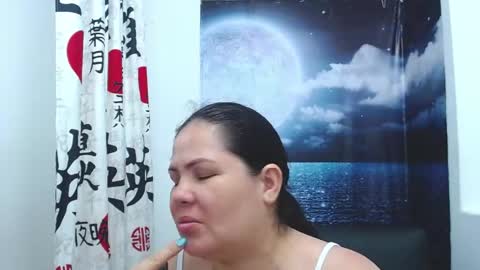 Snapshot of _thamaraa_ chatting on April 2026 01:55:02 AM Tamara online show from April 2026 01:55:02 AM