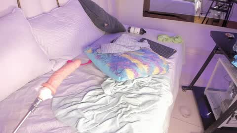 Rousse  online show from December 2024 10:54:02 PM