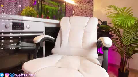 Julia online show from September 2025 03:32:02 AM