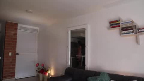 Anastasia Vahos online show from November 2025 05:12:01 PM