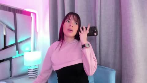 Snapshot of _valeria_saenz_ chatting on June 2026 01:22:01 PM _valeria_saenz_ online show from June 2026 01:22:01 PM