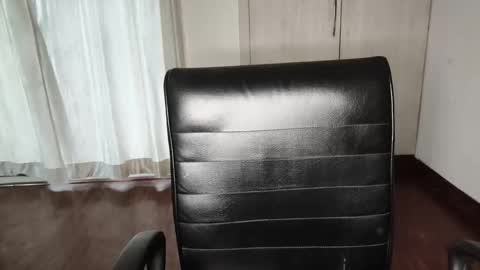 _vanshika_0 online show from October 2025 12:05:01 PM