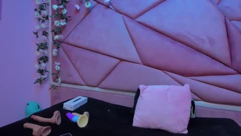 Snapshot of _victoriaboobs chatting on November 2025 08:20:02 PM _victoriaboobs online show from November 2025 08:20:02 PM