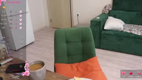 Snapshot of _viv1an_ chatting on January 2025 07:27:02 AM Alis online show from January 2025 07:27:02 AM