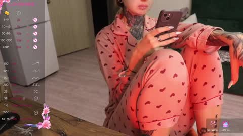 Snapshot of _viv1an_ chatting on January 2025 11:33:01 AM Alis online show from January 2025 11:33:01 AM