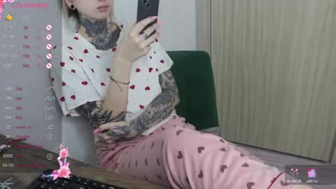 Snapshot of _viv1an_ chatting on January 2025 08:04:01 AM Alis online show from January 2025 08:04:01 AM