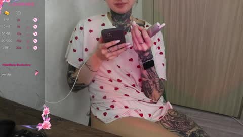 Snapshot of _viv1an_ chatting on January 2025 10:42:01 AM Alis online show from January 2025 10:42:01 AM