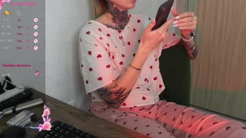 Snapshot of _viv1an_ chatting on February 2025 09:41:01 AM Alis online show from February 2025 09:41:01 AM