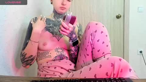 Snapshot of _viv1an_ chatting on February 2025 05:45:01 PM Alis online show from February 2025 05:45:01 PM