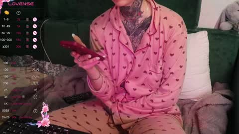 Snapshot of _viv1an_ chatting on February 2025 08:24:01 PM Alis online show from February 2025 08:24:01 PM