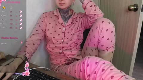 Snapshot of _viv1an_ chatting on February 2025 08:59:02 AM Alis online show from February 2025 08:59:02 AM