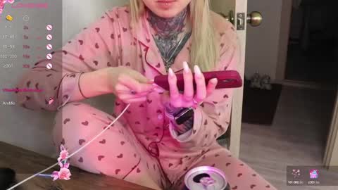 Snapshot of _viv1an_ chatting on February 2025 12:01:02 PM Alis online show from February 2025 12:01:02 PM