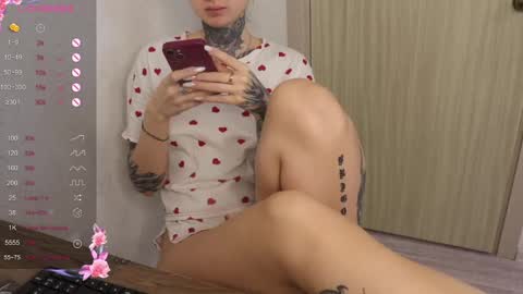 Snapshot of _viv1an_ chatting on February 2025 08:05:02 AM Alis online show from February 2025 08:05:02 AM