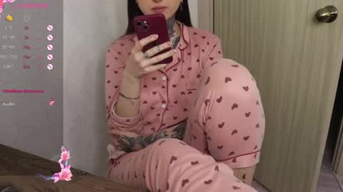 Snapshot of _viv1an_ chatting on March 2025 02:51:02 PM Alis online show from March 2025 02:51:02 PM