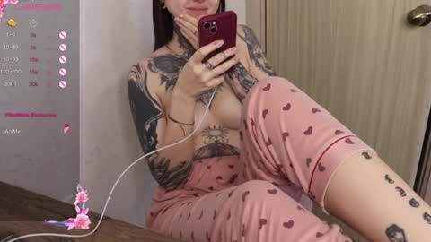 Snapshot of _viv1an_ chatting on March 2025 05:40:02 AM Alis online show from March 2025 05:40:02 AM