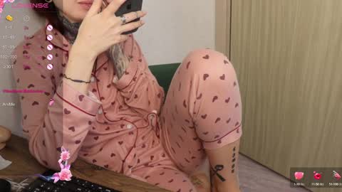 Snapshot of _viv1an_ chatting on March 2025 05:43:02 AM Alis online show from March 2025 05:43:02 AM