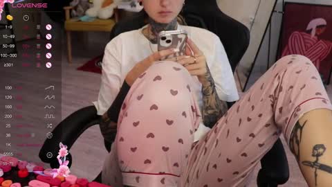 Snapshot of _viv1an_ chatting on September 2025 09:13:01 AM Alis online show from September 2025 09:13:01 AM