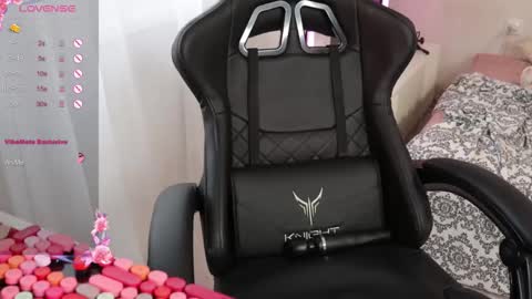 Snapshot of _viv1an_ chatting on September 2025 08:41:02 AM Alis online show from September 2025 08:41:02 AM